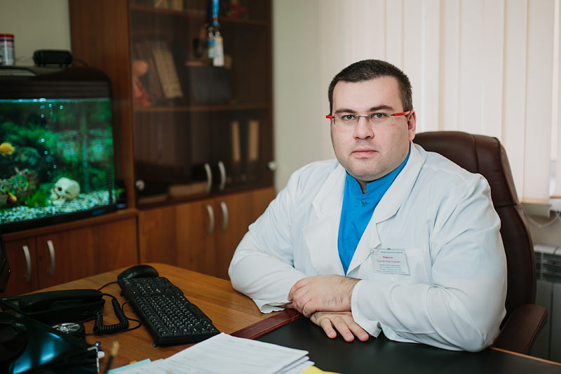 Руководитель Центра травматологии и ортопедии, доктор медицинских наук, главный травматолог-ортопед РДМО на СЖД  Сергей Фирсов.